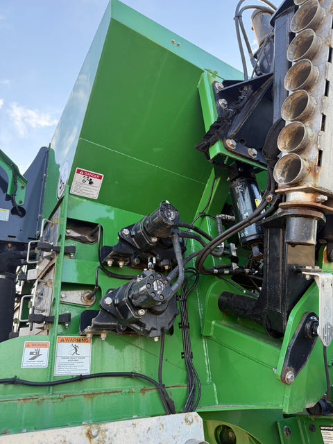 2023 John Deere 600R Spreader 545 HRS